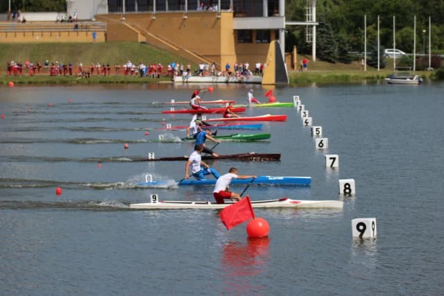 Kajakarstwo klasyczne: odkryj historię i zasady tego sportu Kajakarstwo klasyczne: odkryj historię i zasady tego sportu