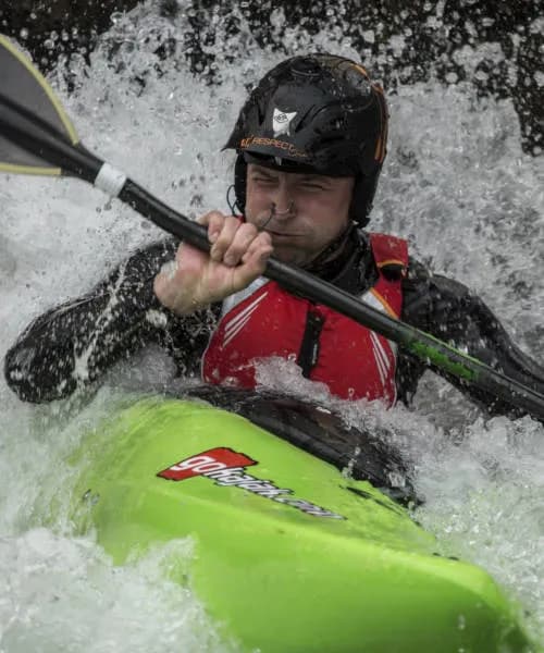 Kajakarstwo zwałkowe: jak bezpiecznie pokonywać rzeki z przeszkodami Kajakarstwo zwałkowe: jak bezpiecznie pokonywać rzeki z przeszkodami