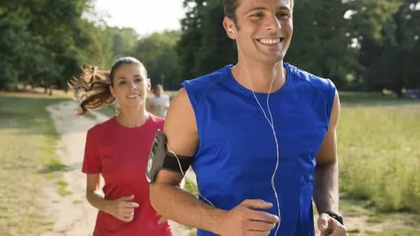 Gdzie trzymać telefon podczas biegania, aby uniknąć problemów? Gdzie trzymać telefon podczas biegania, aby uniknąć problemów?