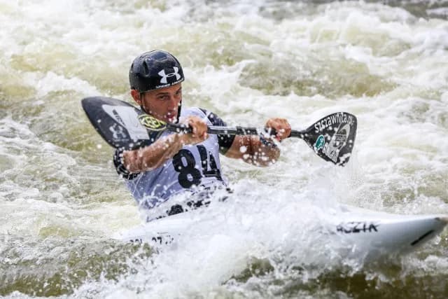 Kajakarstwo górskie w Polsce: najlepsze trasy i porady bezpieczeństwa Kajakarstwo górskie w Polsce: najlepsze trasy i porady bezpieczeństwa