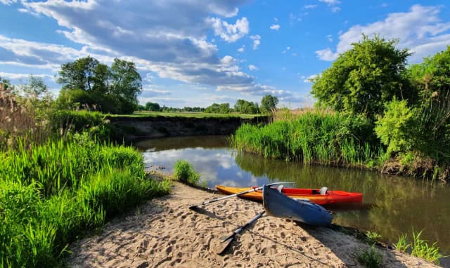 Gdzie na kajaki blisko Warszawy? Odkryj najlepsze miejsca na spływy Gdzie na kajaki blisko Warszawy? Odkryj najlepsze miejsca na spływy