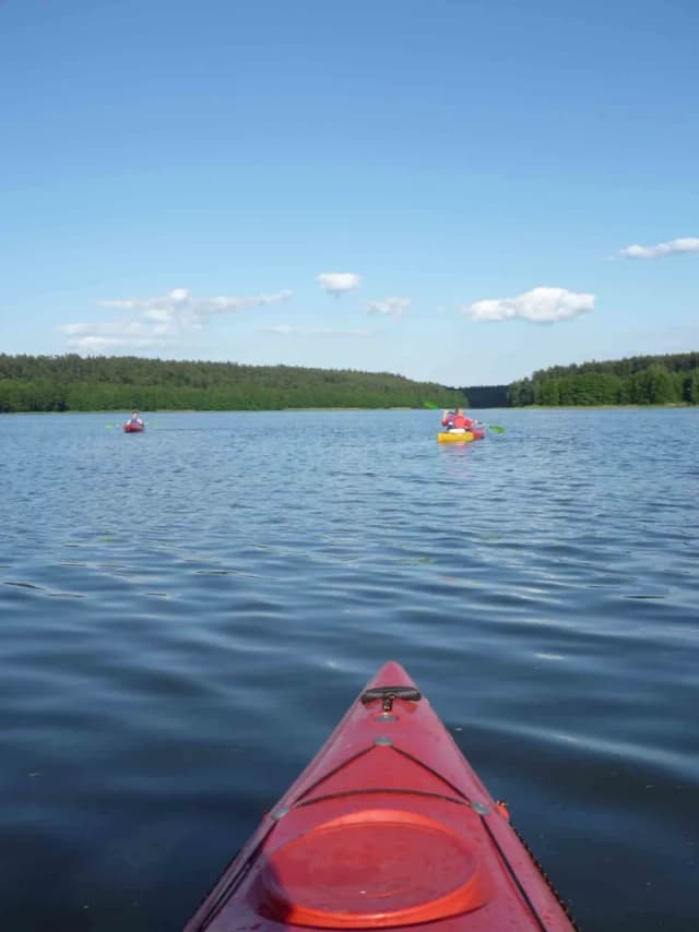 Spływ kajakowy Wdzydze: Przeżyj niezapomnianą przygodę w naturze Spływ kajakowy Wdzydze: Przeżyj niezapomnianą przygodę w naturze